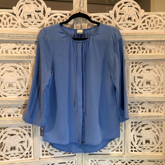 Soft blue top - Picture 3 of 5